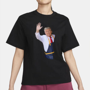 Trump Waves in McDonald's: The Ultimate 'I'm Lovin' It' Black T-Shirt 6 Trump is waving in McDonalds. i’m lovin’ it Black T-Shirt.2